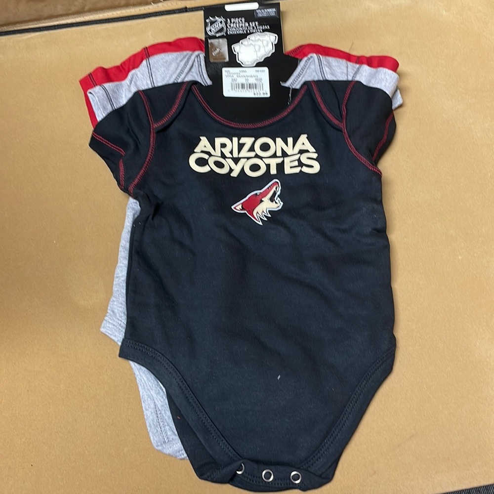 NHL Arizona Coyotes 3pc Onesie Creeper set